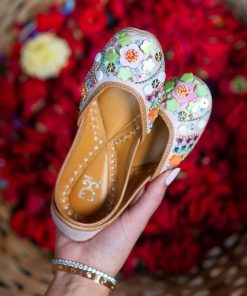 KIDS Meet Cute : Juttis